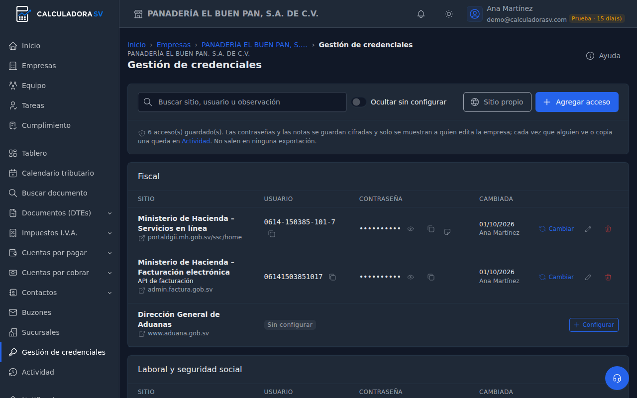 Gestión de credenciales: la lista de portales de la empresa con su usuario y el botón para revelar la contraseña