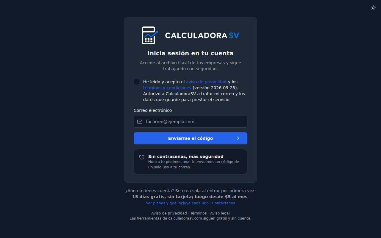 Pantalla de entrada del app con la casilla del aviso de privacidad, el campo de correo y el botón Enviarme el código